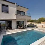 Rosemary -semi-detached With A Pool And A Panoramic View, Close To A Sandy - By Traveler Tourist Agency Krk Βίλα