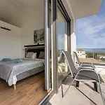 Rosemary -semi-detached With A Pool And A Panoramic View, Close To A Sandy - By Traveler Tourist Agency Krk Risika