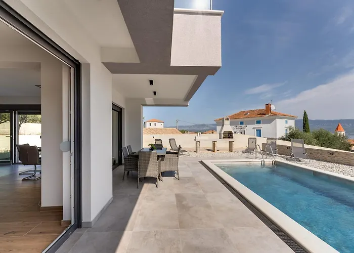 Rosemary -semi-detached With A Pool And A Panoramic View, Close To A Sandy - By Traveler Tourist Agency Krk Vila Risika