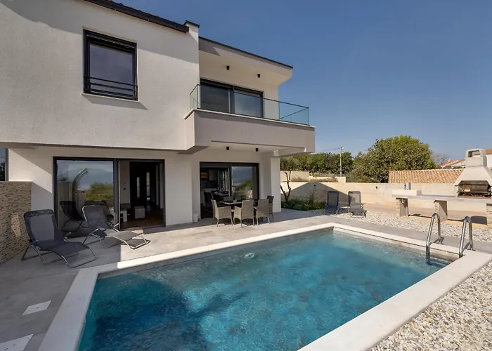 Rosemary -semi-detached With A Pool And A Panoramic View, Close To A Sandy - By Traveler Tourist Agency Krk Vila