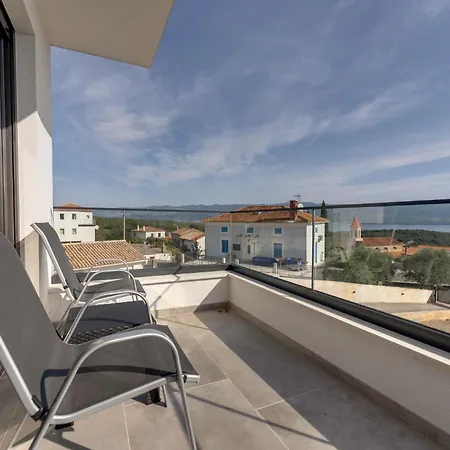 Rosemary -semi-detached With A Pool And A Panoramic View, Close To A Sandy - By Traveler Tourist Agency Krk Risika