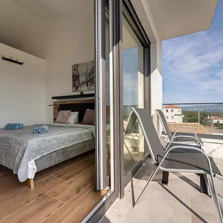 Rosemary -semi-detached With A Pool And A Panoramic View, Close To A Sandy - By Traveler Tourist Agency Krk Risika