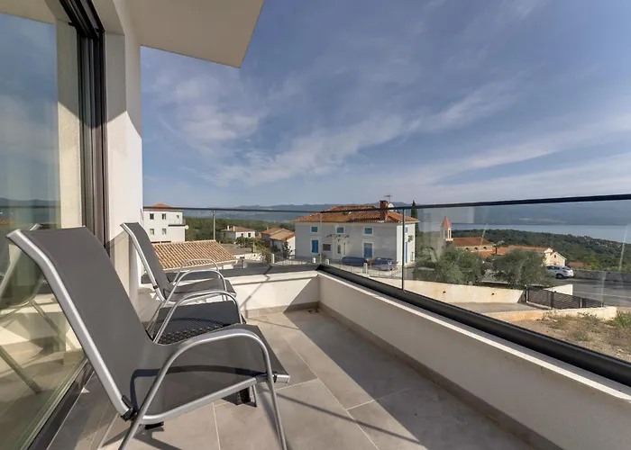 Rosemary -semi-detached With A Pool And A Panoramic View, Close To A Sandy - By Traveler Tourist Agency Krk Risika