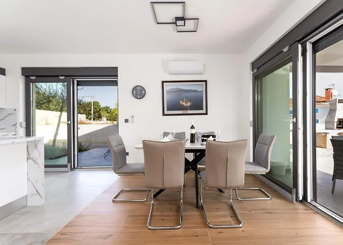 Rosemary -semi-detached With A Pool And A Panoramic View, Close To A Sandy - By Traveler Tourist Agency Krk Villa *
