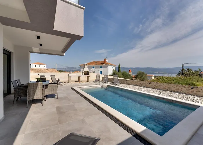 Villa Rosemary -semi-detached With A Pool And A Panoramic View, Close To A Sandy - By Traveler Tourist Agency Krk *