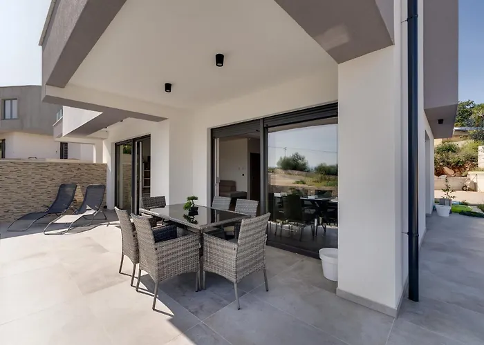 Rosemary -semi-detached With A Pool And A Panoramic View, Close To A Sandy - By Traveler Tourist Agency Krk