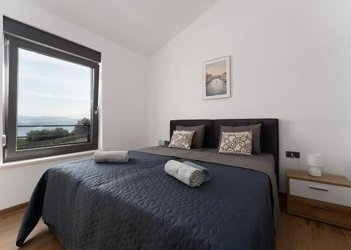 Rosemary -semi-detached With A Pool And A Panoramic View, Close To A Sandy - By Traveler Tourist Agency Krk Villa